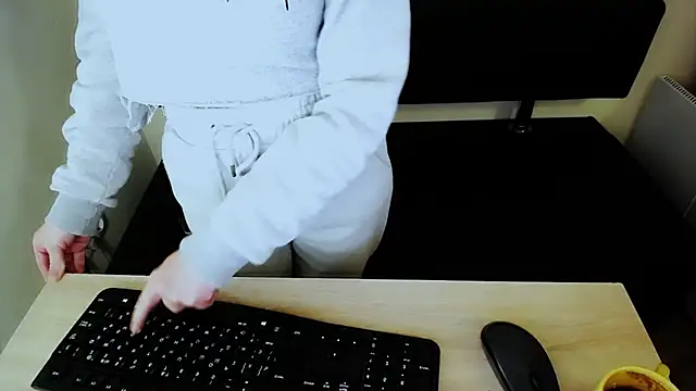 LaimaV  online show from 10-27-25, 08:59