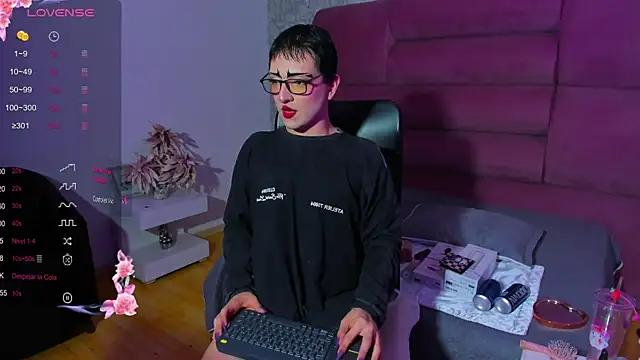 Snapshot of melodybonss_ chatting on 01-13-25, 04:39 melodybonss  online show from 01-13-25, 04:39