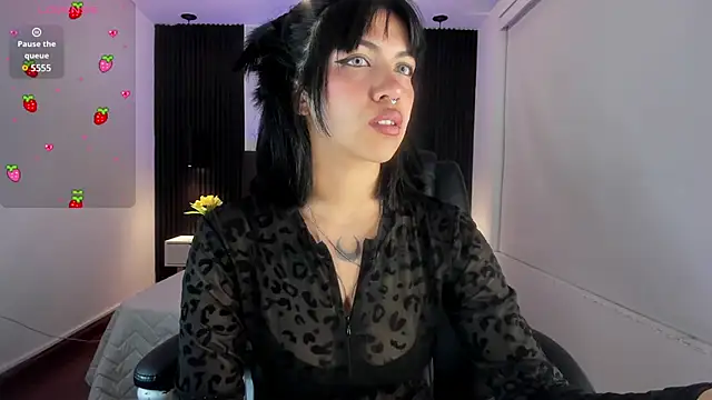 Snapshot of Gianna_foxy chatting on 01-16-25, 05:00 Gianna foxy online show from 01-16-25, 05:00