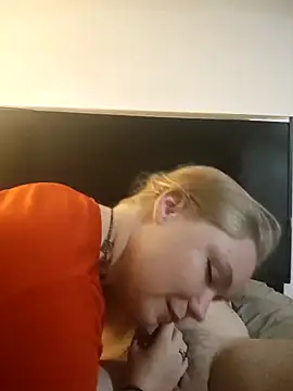 Snapshot of SpecialSpecies chatting on 09-28-25, 08:43 SpecialSpecies online show from 09-28-25, 08:43