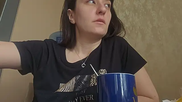 Snapshot of AlejandraDelaney chatting on 04-25-26, 12:52 AlejandraDelaney online show from 04-25-26, 12:52
