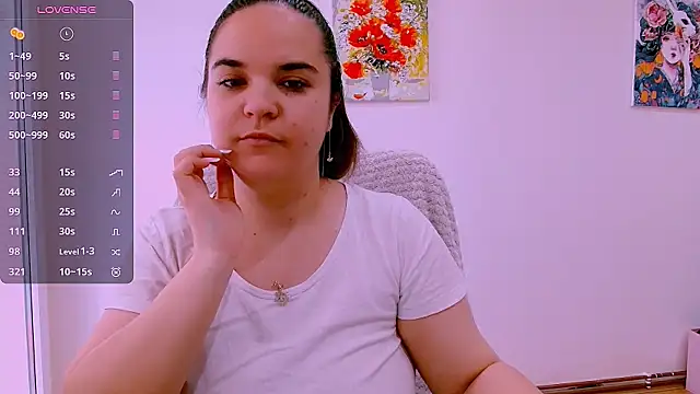 Snapshot of Ella-Diamond chatting on 04-22-26, 05:36 Ella-Diamond online show from 04-22-26, 05:36
