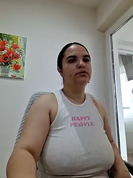 Snapshot of Ella-Diamond chatting on 05-13-26, 05:47 Ella-Diamond online show from 05-13-26, 05:47
