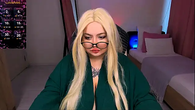 Snapshot of love_insidee chatting on 02-02-25, 08:02 love insidee online show from 02-02-25, 08:02