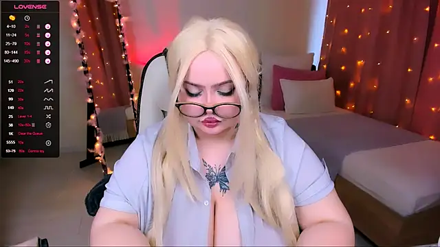 Snapshot of love_insidee chatting on 03-02-25, 11:30 love insidee online show from 03-02-25, 11:30