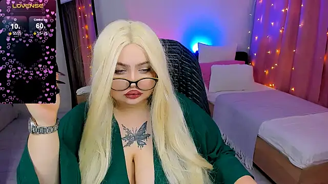 Snapshot of love_insidee chatting on 02-02-25, 03:39 love insidee online show from 02-02-25, 03:39