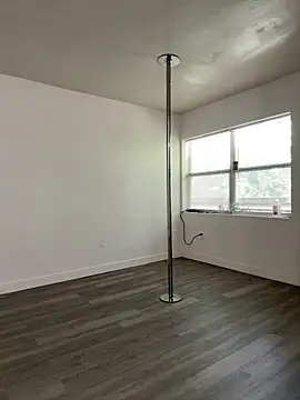 Snapshot of miamiworld chatting on 09-15-25, 02:39 miamiworld online show from 09-15-25, 02:39