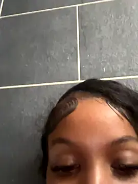 Snapshot of miamiworld chatting on 10-29-25, 05:45 miamiworld online show from 10-29-25, 05:45