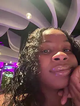 Snapshot of miamiworld chatting on 12-19-25, 10:56 miamiworld online show from 12-19-25, 10:56