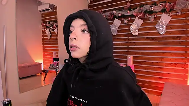 Sapphire Venuss online show from 12-18-25, 12:38