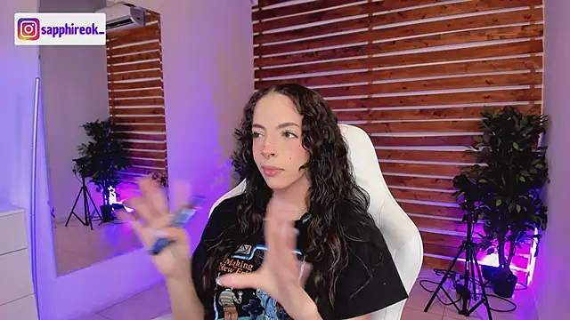 Snapshot of Sapphire_Venuss chatting on 05-21-26, 02:31 Sapphire Venuss online show from 05-21-26, 02:31