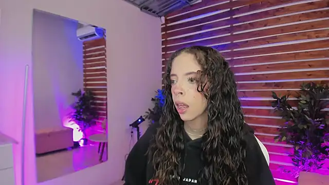 Sapphire Venuss online show from 02-26-26, 01:49