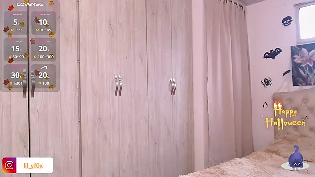 lily f00x online show from 10-24-25, 01:32