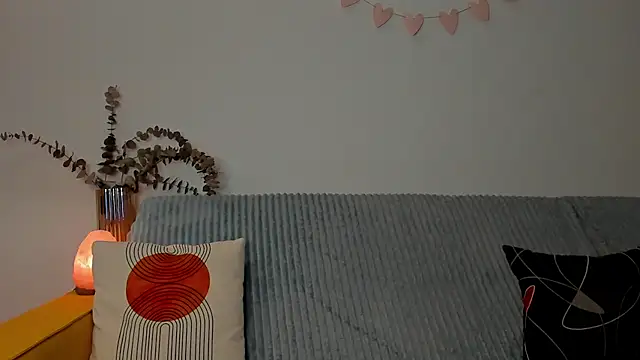 erika hoiree online show from 11-08-25, 04:05