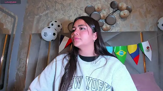 KimDevinne online show from 06-19-26, 02:50