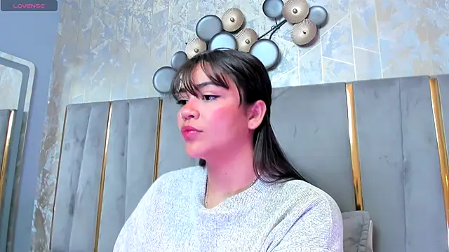 KimDevinne online show from 12-19-25, 02:04