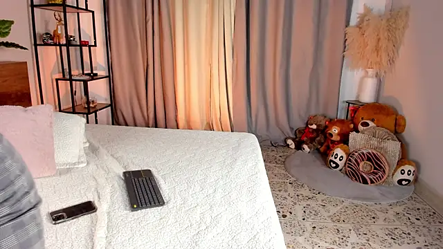 amber maxwell online show from 04-04-26, 08:15