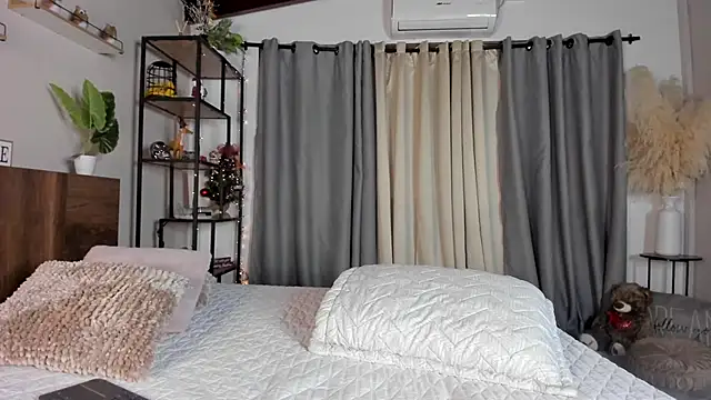 amber maxwell online show from 12-15-25, 08:47