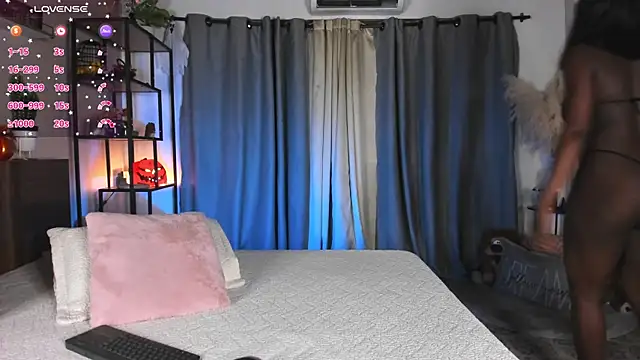 amber maxwell online show from 10-29-25, 08:41