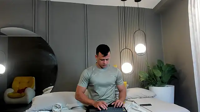 Snapshot of Alex_towers chatting on 01-02-25, 07:18 Alex towers online show from 01-02-25, 07:18