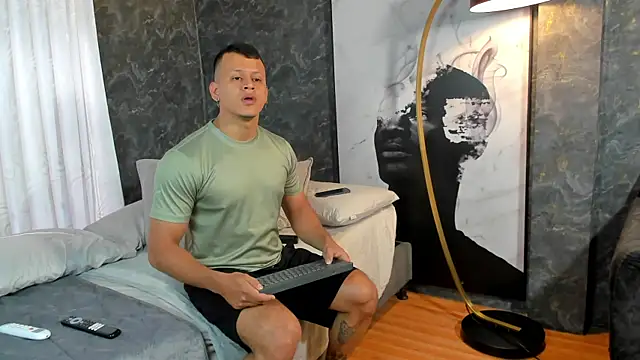 Snapshot of Alex_towers chatting on 01-15-25, 06:40 Alex towers online show from 01-15-25, 06:40