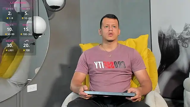 Snapshot of Alex_towers chatting on 01-08-25, 06:52 Alex towers online show from 01-08-25, 06:52