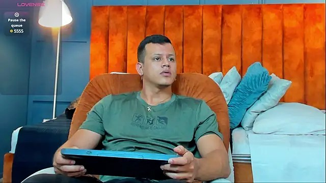 Snapshot of Alex_towers chatting on 12-21-24, 09:58 Alex towers online show from 12-21-24, 09:58