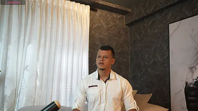 Snapshot of Alex_towers chatting on 01-22-25, 07:13 Alex towers online show from 01-22-25, 07:13