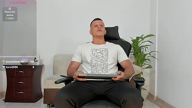 Snapshot of Alex_towers chatting on 10-12-25, 11:39 Alex towers online show from 10-12-25, 11:39