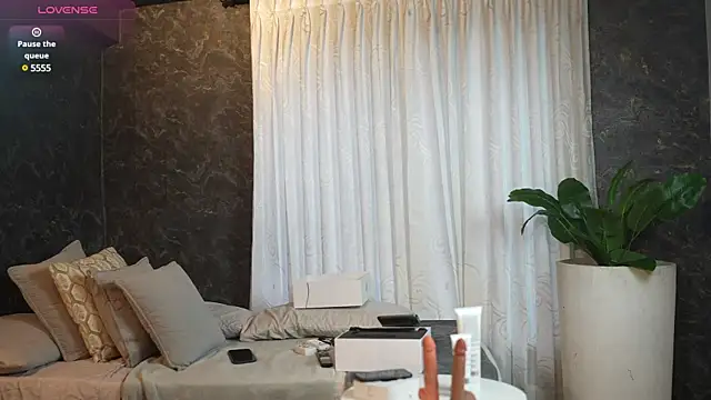 Snapshot of Alex_towers chatting on 01-23-25, 06:45 Alex towers online show from 01-23-25, 06:45