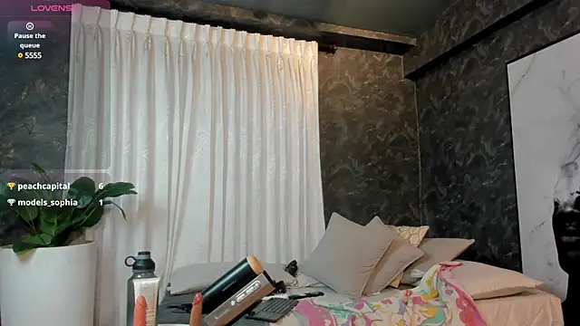 Snapshot of Alex_towers chatting on 01-21-25, 09:57 Alex towers online show from 01-21-25, 09:57