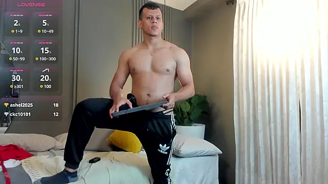 Snapshot of Alex_towers chatting on 12-31-24, 11:39 Alex towers online show from 12-31-24, 11:39