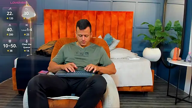 Snapshot of Alex_towers chatting on 12-21-24, 06:55 Alex towers online show from 12-21-24, 06:55