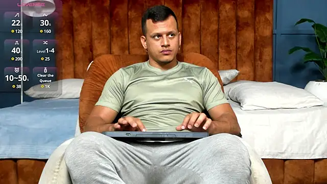 Snapshot of Alex_towers chatting on 12-17-24, 10:11 Alex towers online show from 12-17-24, 10:11