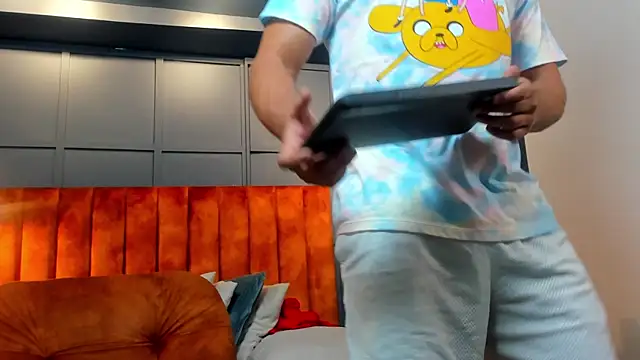 Snapshot of Alex_towers chatting on 12-28-24, 06:40 Alex towers online show from 12-28-24, 06:40