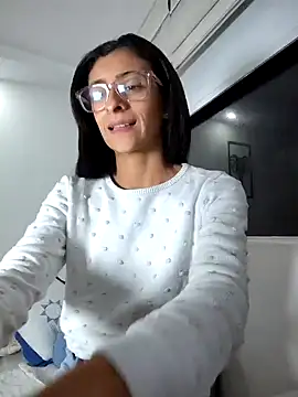 Snapshot of thedianakaro chatting on 02-09-25, 04:36 thedianakaro online show from 02-09-25, 04:36