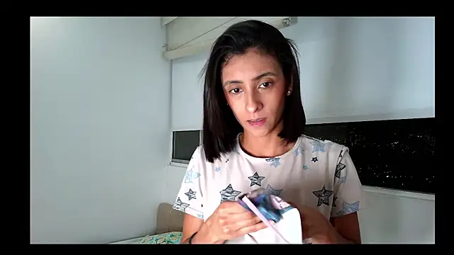 Snapshot of thedianakaro chatting on 02-27-25, 03:29 thedianakaro online show from 02-27-25, 03:29