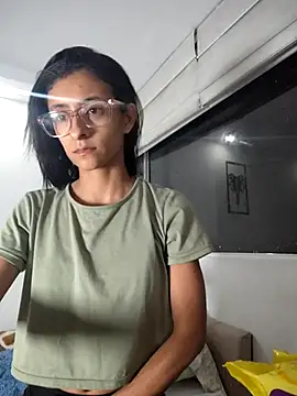 Snapshot of thedianakaro chatting on 02-13-25, 03:18 thedianakaro online show from 02-13-25, 03:18