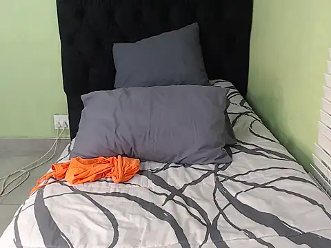 ThickPearlx23 online show from 11-06-25, 03:05