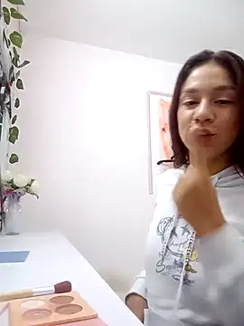 Luci And Sofi online show from 10-06-25, 11:11