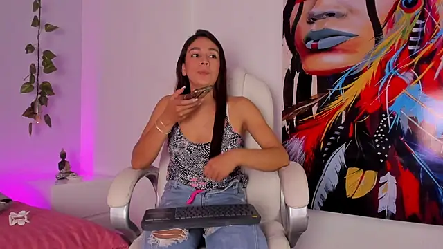 Luci And Sofi online show from 10-30-25, 02:58