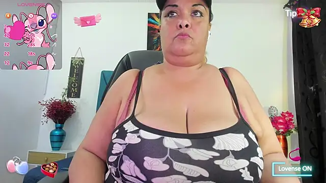 Snapshot of Dubraska1 chatting on 09-25-25, 08:37 Dubraska1 online show from 09-25-25, 08:37
