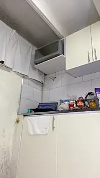 Chloee ep online show from 12-21-25, 06:59