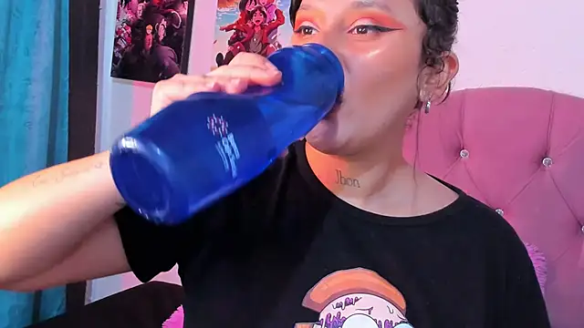 Snapshot of Mila_nixon02 chatting on 10-02-25, 04:43 Mila nixon02 online show from 10-02-25, 04:43