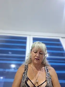 Snapshot of almaluna7 chatting on 04-09-26, 11:44 almaluna7 online show from 04-09-26, 11:44