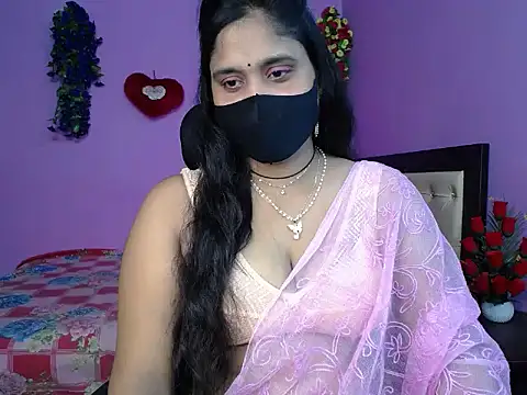Snapshot of Hot_Maleka chatting on 05-20-26, 04:37 Hot Maleka online show from 05-20-26, 04:37