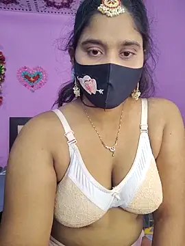 Snapshot of Hot_Maleka chatting on 11-19-25, 03:45 Hot Maleka online show from 11-19-25, 03:45