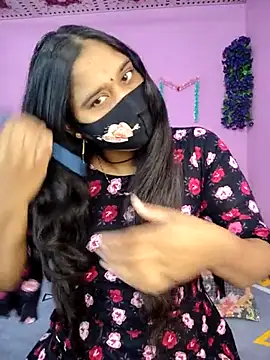 Snapshot of Hot_Maleka chatting on 11-25-25, 01:28 Hot Maleka online show from 11-25-25, 01:28