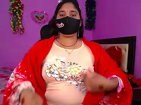 Snapshot of Hot_Maleka chatting on 01-15-26, 04:54 Hot Maleka online show from 01-15-26, 04:54