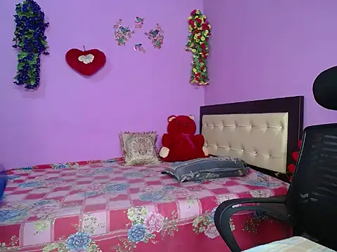 Snapshot of Hot_Maleka chatting on 04-20-26, 04:41 Hot Maleka online show from 04-20-26, 04:41